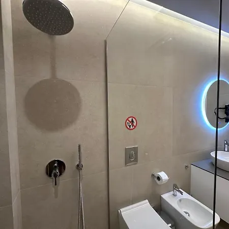 アパートホテル Marto Sarandë